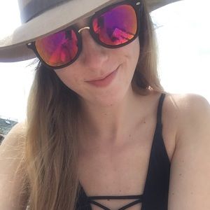 Meet your Posher, Lauren